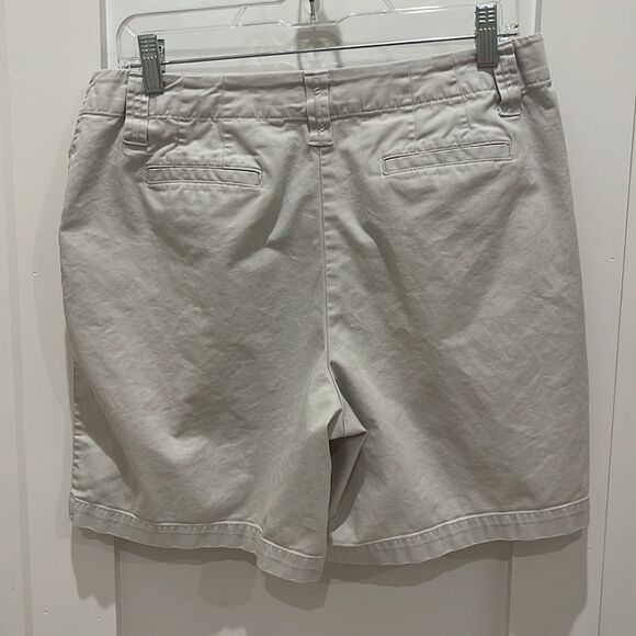 Talbots cream colored shorts - Picture 2 of 7